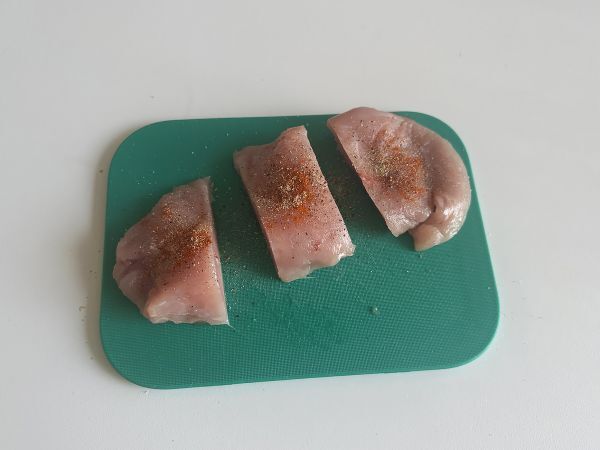 Breaded chicken in the Air Fryer: easy and ready in 20 minutes - Preparation step 1