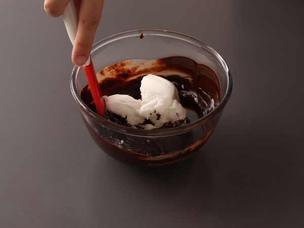 The perfect chocolate mousse, ultra gourmet with a hint of salt - Preparation step 4