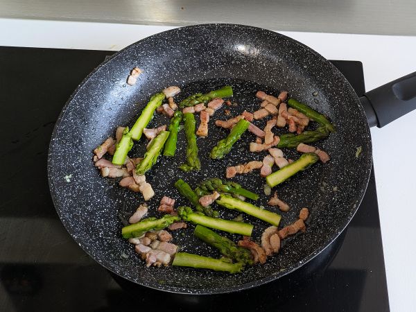 Creamy asparagus and bacon pasta: easy and tasty recipe - Preparation step 7
