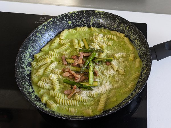 Creamy asparagus and bacon pasta: easy and tasty recipe - Preparation step 9