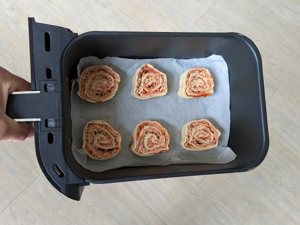 Puff pastry rolls in air fryer: quick and easy recipe - Preparation step 6