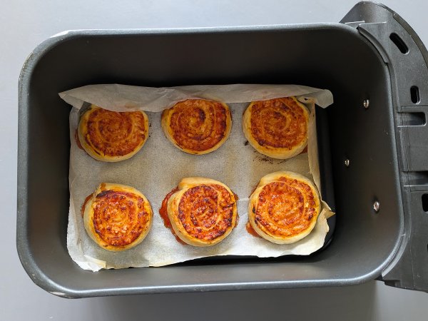 Puff pastry rolls in air fryer: quick and easy recipe - Preparation step 7