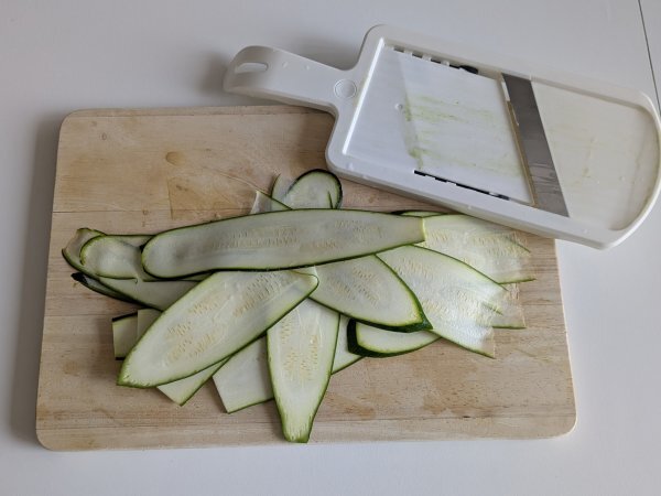 Zucchini parmigiana in air fryer: quick, light and crispy - Preparation step 1