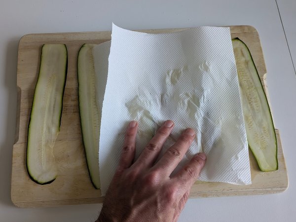 Zucchini parmigiana in air fryer: quick, light and crispy - Preparation step 4