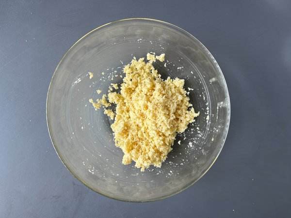 Ghriba almond and coconut cookies, a classic of Moroccan pastry making - Preparation step 3
