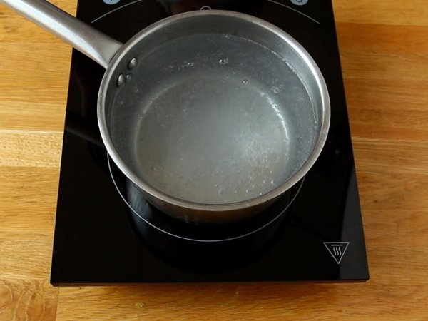 How to prepare authentic Moroccan peppermint tea - Preparation step 1