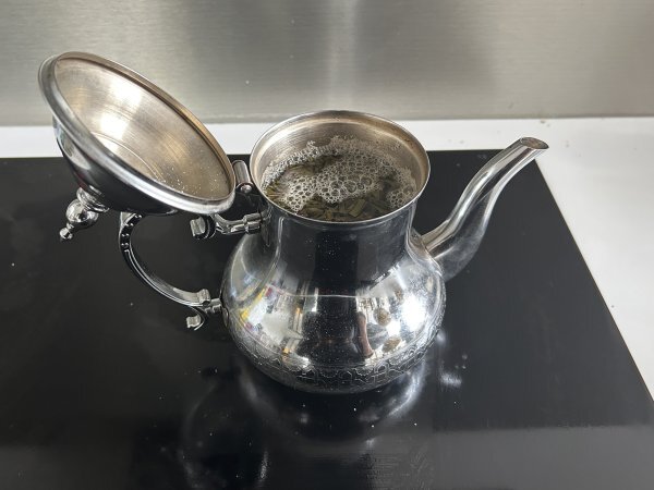 How to prepare authentic Moroccan peppermint tea - Preparation step 3
