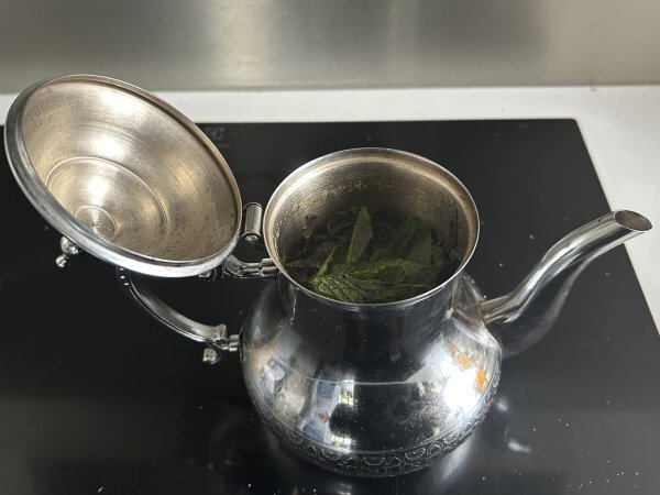 How to prepare authentic Moroccan peppermint tea - Preparation step 5