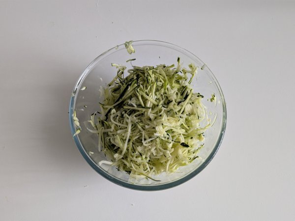 Zucchini muffins in air fryer: the light and fluffy recipe - Preparation step 1
