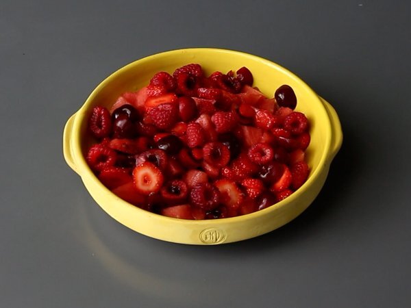 Red fruit salad: strawberry, raspberry, cherry and watermelon, perfect for summer! - Preparation step 4