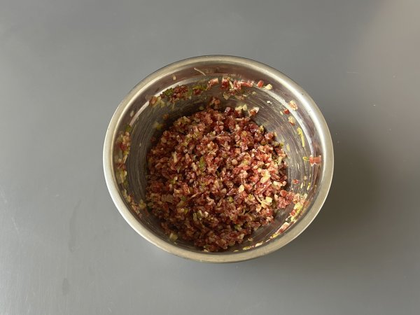 Spanish fuet tartar: an express version of classic steak tartar - Preparation step 4