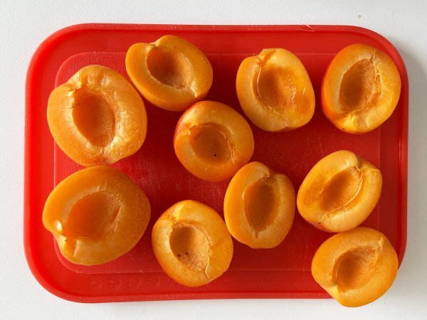 Roasted apricot, arugula and burrata salad - Preparation step 1