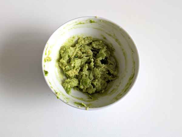 Avocado toast with mango and lime: a fresh, quick and flavorful recipe - Preparation step 2