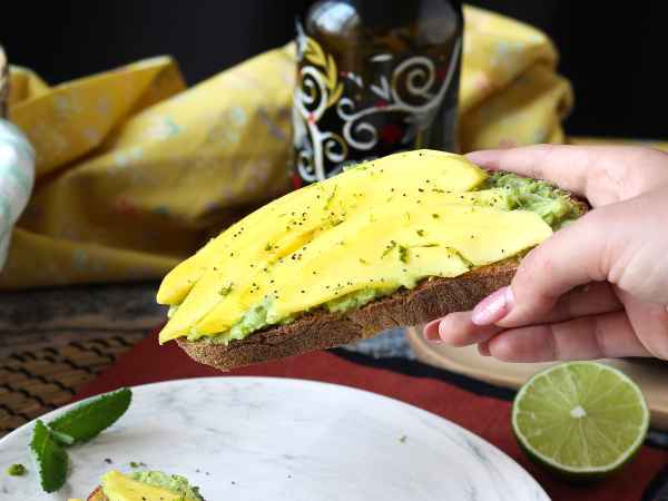 Avocado toast with mango and lime: a fresh, quick and flavorful recipe - Preparation step 5