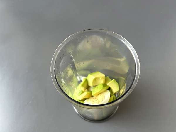 Creamy avocado mayonnaise with hard-boiled egg - no raw egg - Preparation step 2
