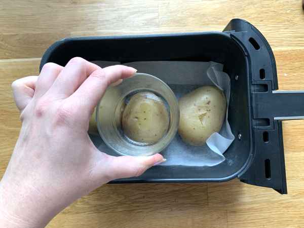 Cucumber salad with crispy potatoes - Preparation step 2