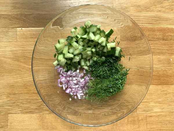 Cucumber salad with crispy potatoes - Preparation step 4
