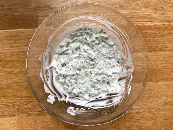 Cucumber salad with crispy potatoes - Preparation step 5