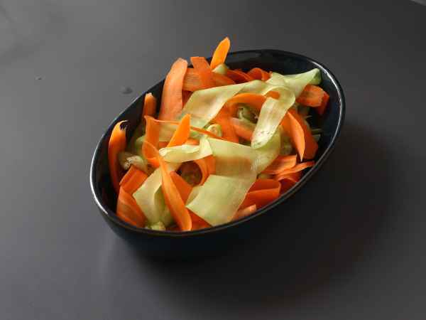 Vegetable tagliatelle salad with peanut sauce - Preparation step 4