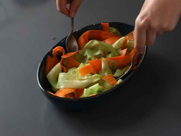Vegetable tagliatelle salad with peanut sauce - Preparation step 5