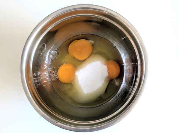 Apricot clafoutis with Air Fryer - Preparation step 1