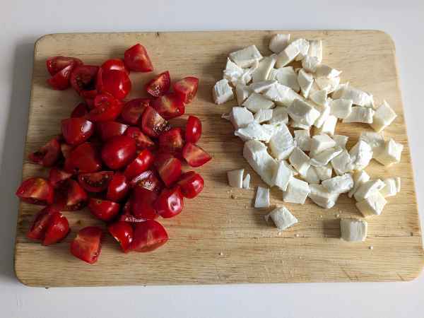 Cold pasta with arugula pesto, cherry tomatoes and mozzarella: fresh and quick summer recipe - Preparation step 5