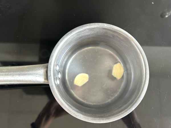Spanish ajoblanco Andaluz: the cold soup that always appeals in the summertime - Preparation step 2