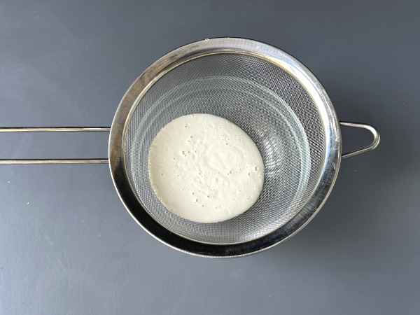 Spanish ajoblanco Andaluz: the cold soup that always appeals in the summertime - Preparation step 6