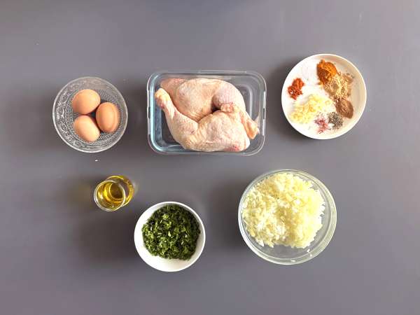 Traditional Moroccan pastilla with phyllo dough, chicken and spices - Preparation step 1