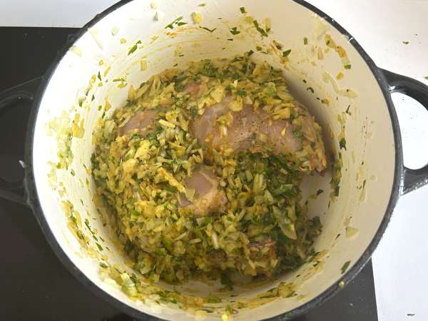 Traditional Moroccan pastilla with phyllo dough, chicken and spices - Preparation step 4