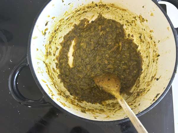 Traditional Moroccan pastilla with phyllo dough, chicken and spices - Preparation step 5