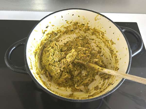 Traditional Moroccan pastilla with phyllo dough, chicken and spices - Preparation step 8