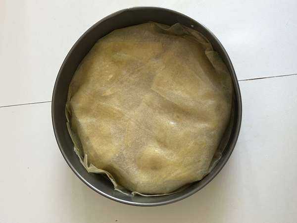 Traditional Moroccan pastilla with phyllo dough, chicken and spices - Preparation step 14