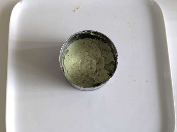 Savory cheesecake with basil and cherry tomatoes: tasty idea for buffets and appetizers - Preparation step 6