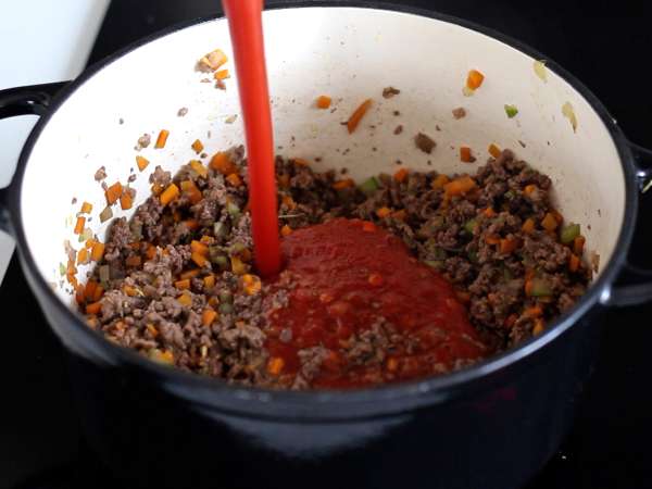 Pasta with bolognese sauce - tagliatelle al ragù alla bolognese - Preparation step 4