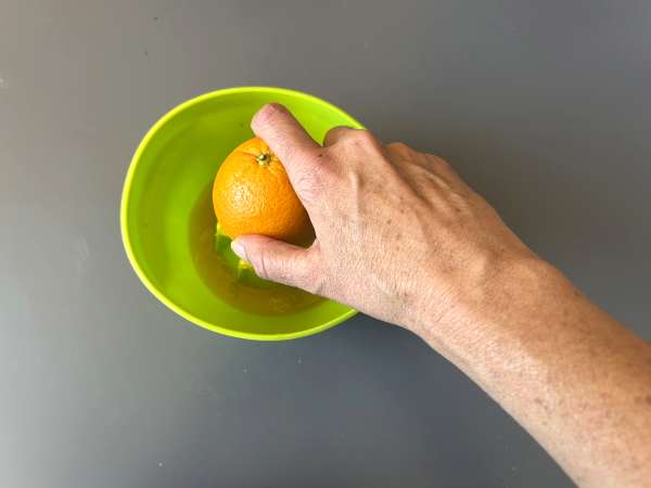 Agua de Valencia, the Mediterranean cocktail with cava and orange that you can make at home - Preparation step 1