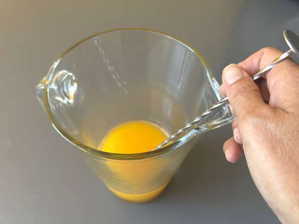 Agua de Valencia, the Mediterranean cocktail with cava and orange that you can make at home - Preparation step 3