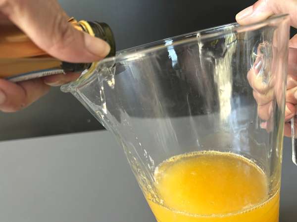 Agua de Valencia, the Mediterranean cocktail with cava and orange that you can make at home - Preparation step 4