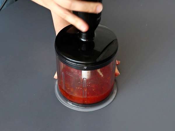 Delicious and super-quick pinsa - Preparation step 1