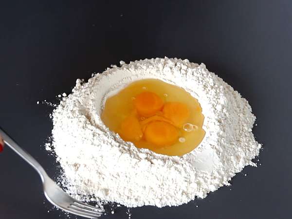 How do you make homemade lasagne pasta? - Preparation step 2
