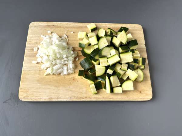 Zucchini cream with green apple and yogurt ready in 30 minutes - Preparation step 1