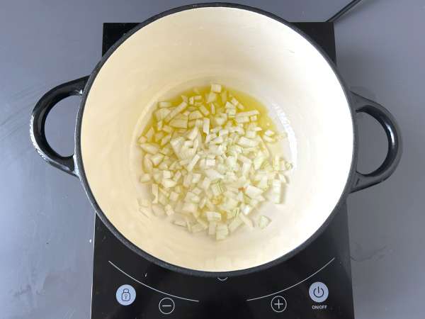 Zucchini cream with green apple and yogurt ready in 30 minutes - Preparation step 2