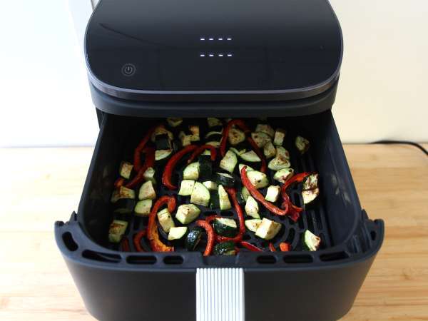 Chicken with peppers and zucchini in air fryer: ready in 20 minutes! - Preparation step 4