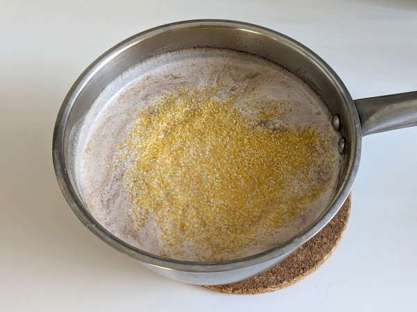 Perfect creamy polenta: easy recipe for a soft and flavorful dish - Preparation step 2