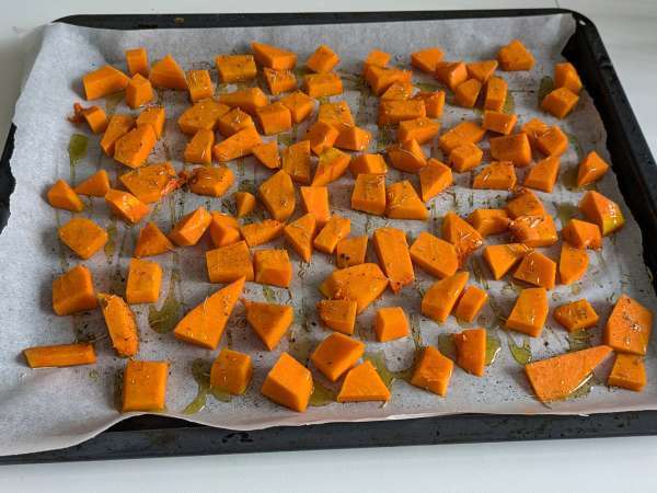 Vegetarian pumpkin meatloaf with mushrooms and stringy scamorza cheese - Preparation step 1