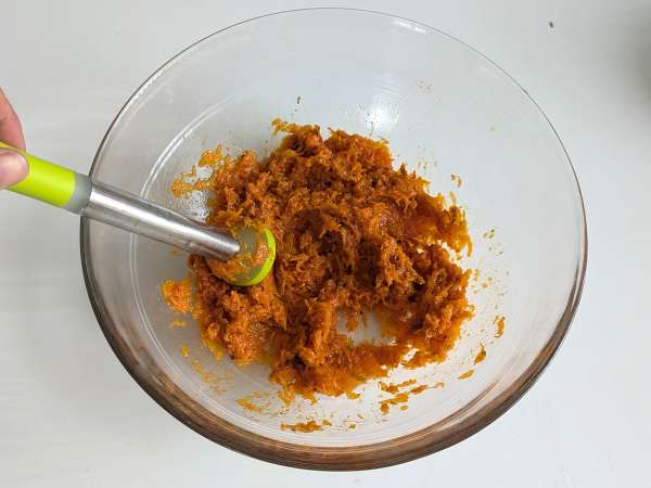 Vegetarian pumpkin meatloaf with mushrooms and stringy scamorza cheese - Preparation step 4
