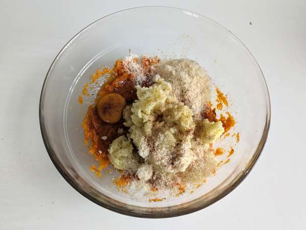 Vegetarian pumpkin meatloaf with mushrooms and stringy scamorza cheese - Preparation step 5