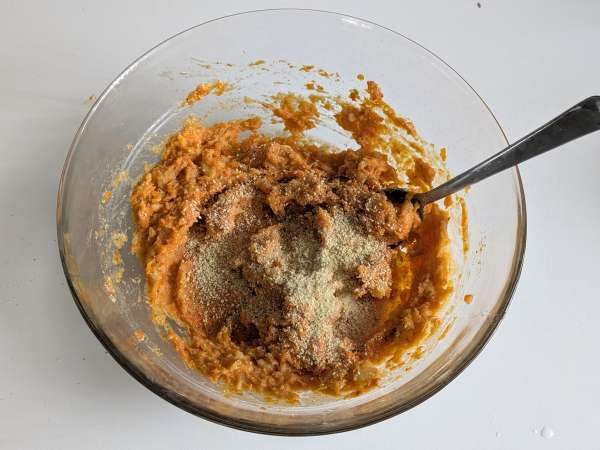 Vegetarian pumpkin meatloaf with mushrooms and stringy scamorza cheese - Preparation step 6