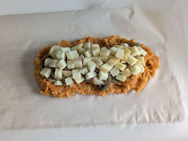 Vegetarian pumpkin meatloaf with mushrooms and stringy scamorza cheese - Preparation step 9