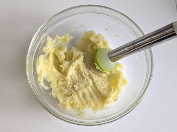 Creamy pumpkin gnocchi with cream cheese and crunchy walnuts - Preparation step 2